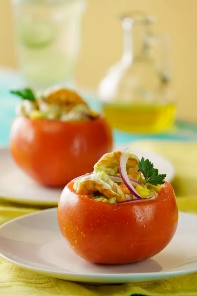 Jitomates Rellenos de Aguachile de Camarón