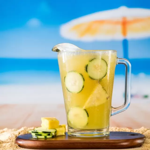 Limonada de Pepino y Piña Baja en Calorías