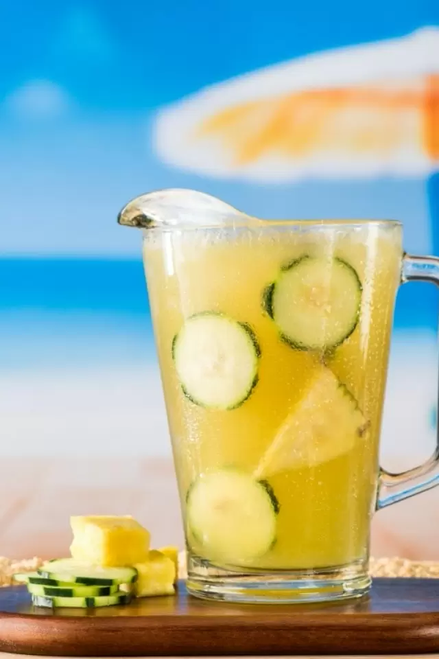 Limonada de Pepino y Piña Baja en Calorías