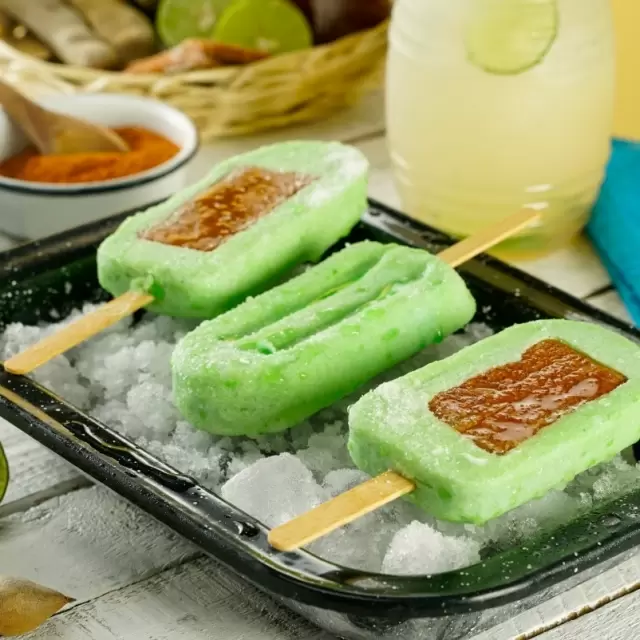 Paletas Heladas de Limón con Pulparindo