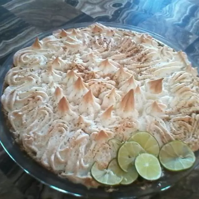 Pay de Limón Clásico con Merengue