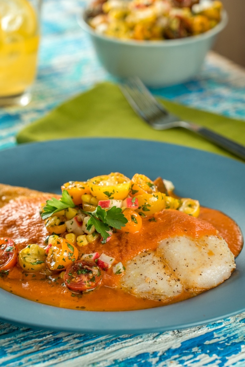 Pescado al Chipotle con Salsa de Elote y Jitomate