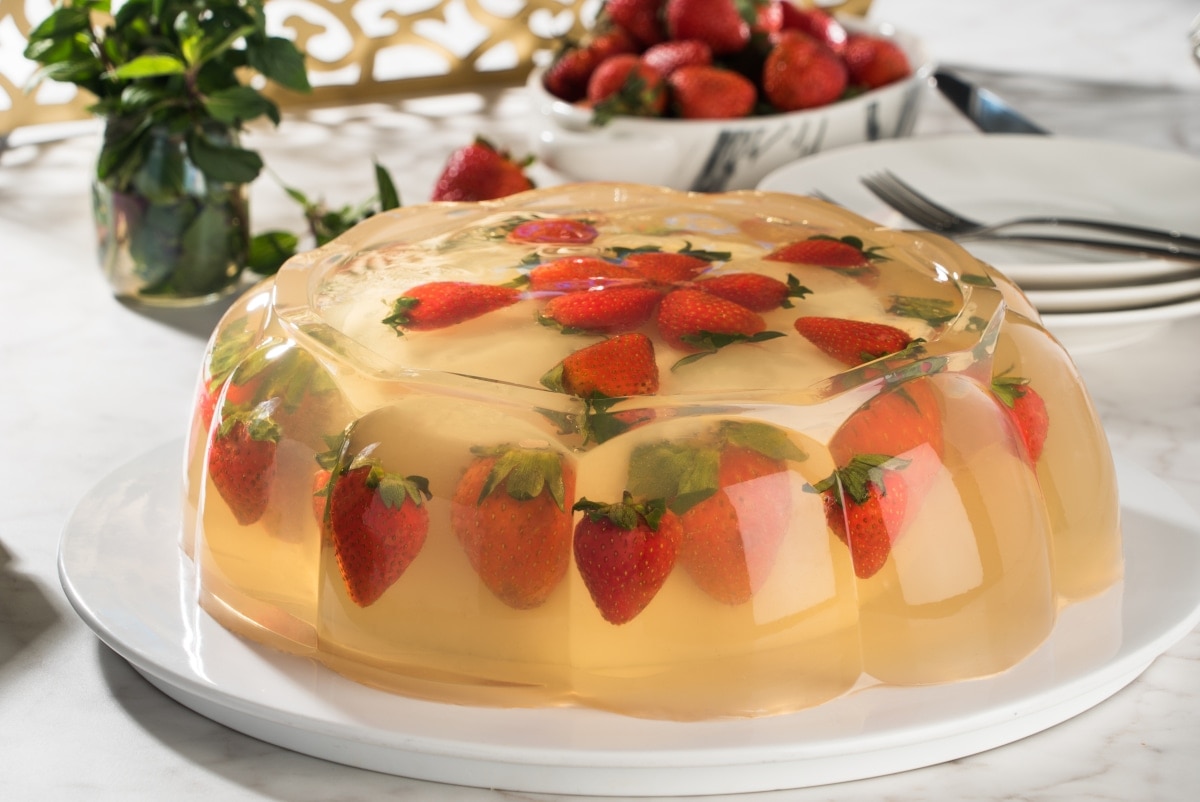 Strawberry Floating Gelatin Cake