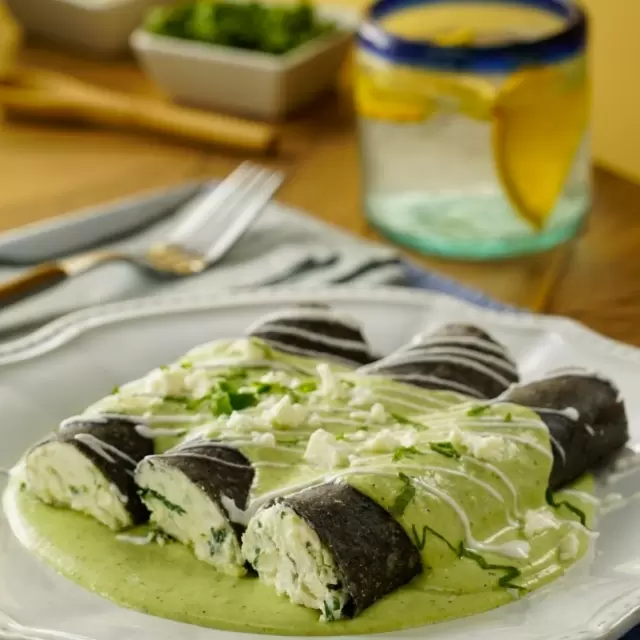 Enchiladas de Requesón con Chile Poblano