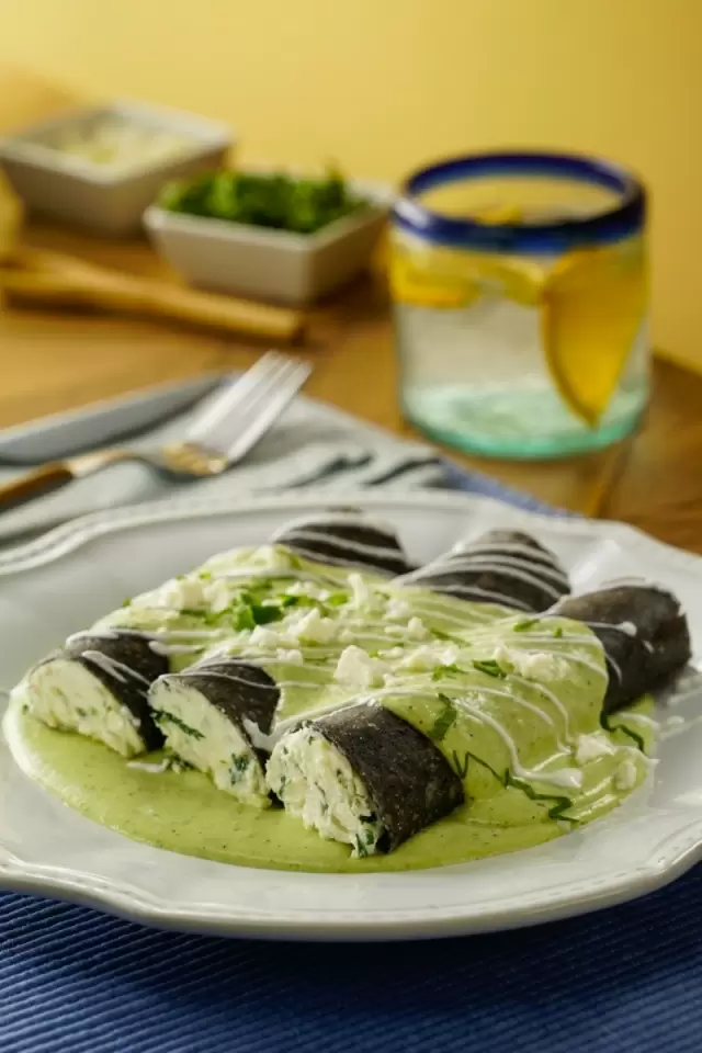 Enchiladas de Requesón con Chile Poblano