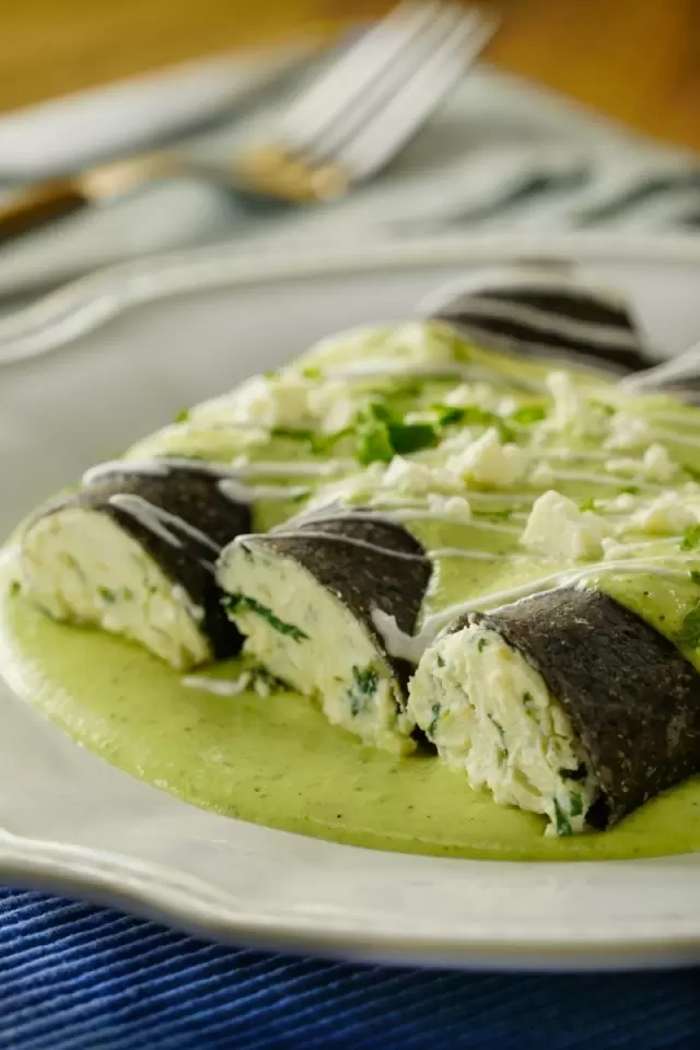 Enchiladas de Requesón con Chile Poblano