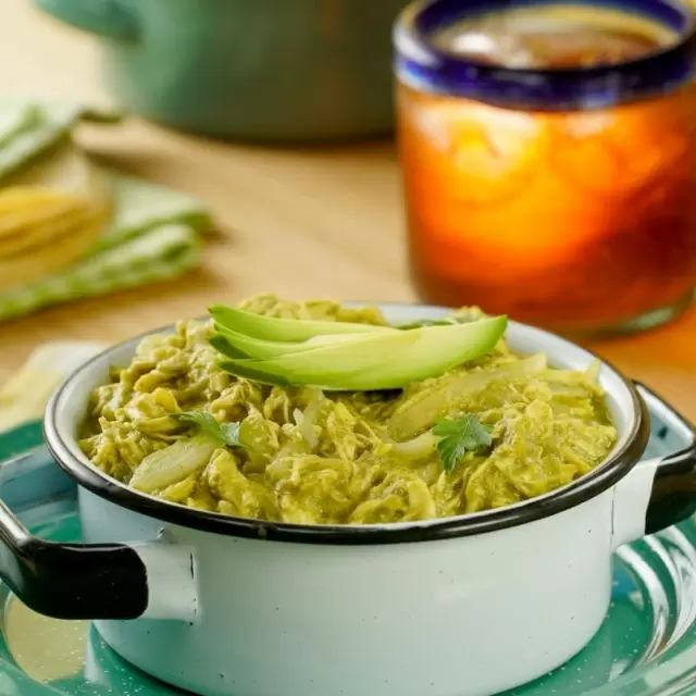 Tinga de Pollo en Salsa Verde