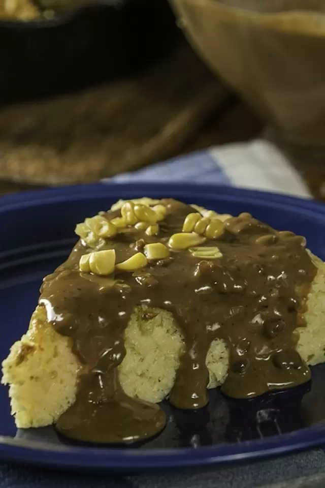 Pan de Elote con Salsa de Glorias