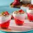 Copinhos de Gelatina de Morango com Iogurte Grego