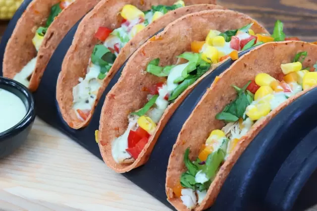 Tacos de Fajitas de Pollo con Confeti de Pimientos