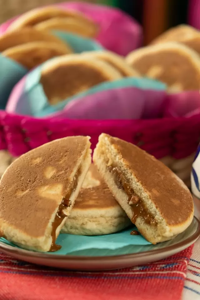 Gorditas de Nata Rellenas de Dulce de Leche