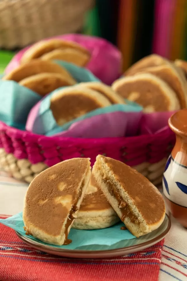 Gorditas de Nata Rellenas de Dulce de Leche