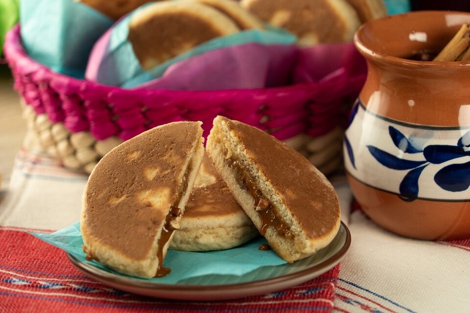 Gorditas de Nata Rellenas de Dulce de Leche