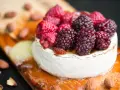 Queijo Brie com Geleia de Frutos Vermelhos