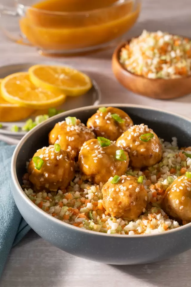 Bolitas de Pollo y Verduras en Salsa Agridulce de Naranja