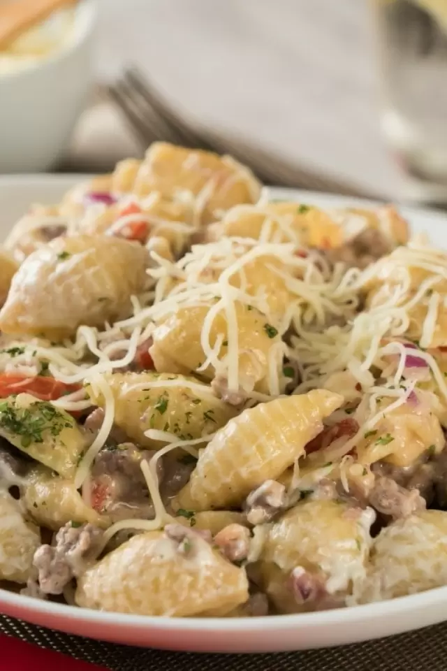 Pasta Cremosa con Carne y Tocino