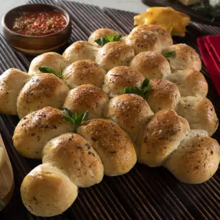 Baked Mozzarella Cheese Tree