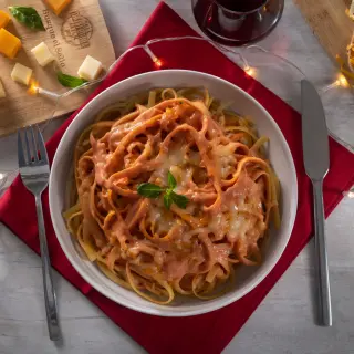 Creamy Fettuccine with Tomato and Basil
