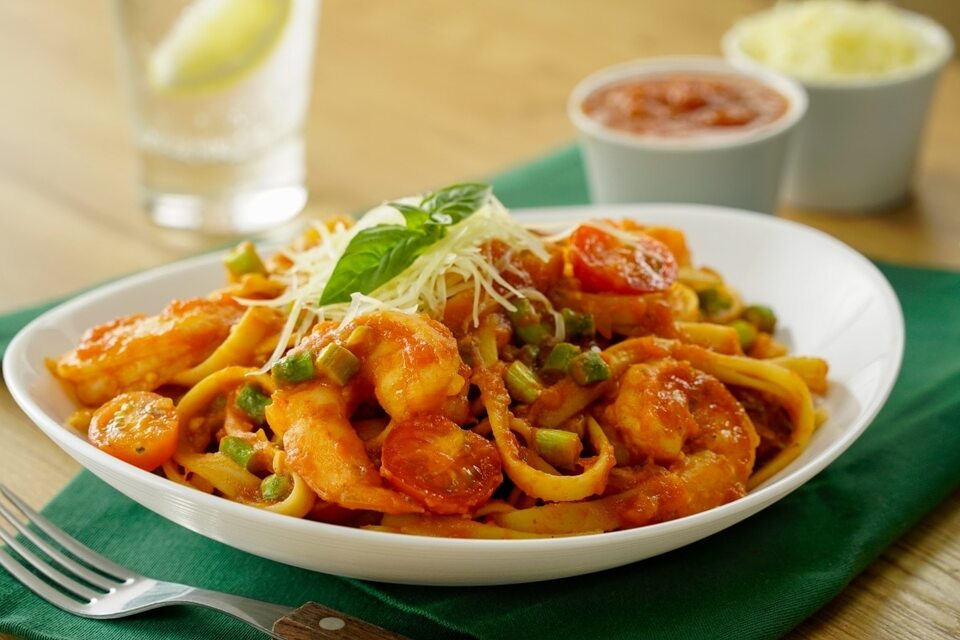 Pasta con Camarones en Salsa de Jitomate y Chipotle