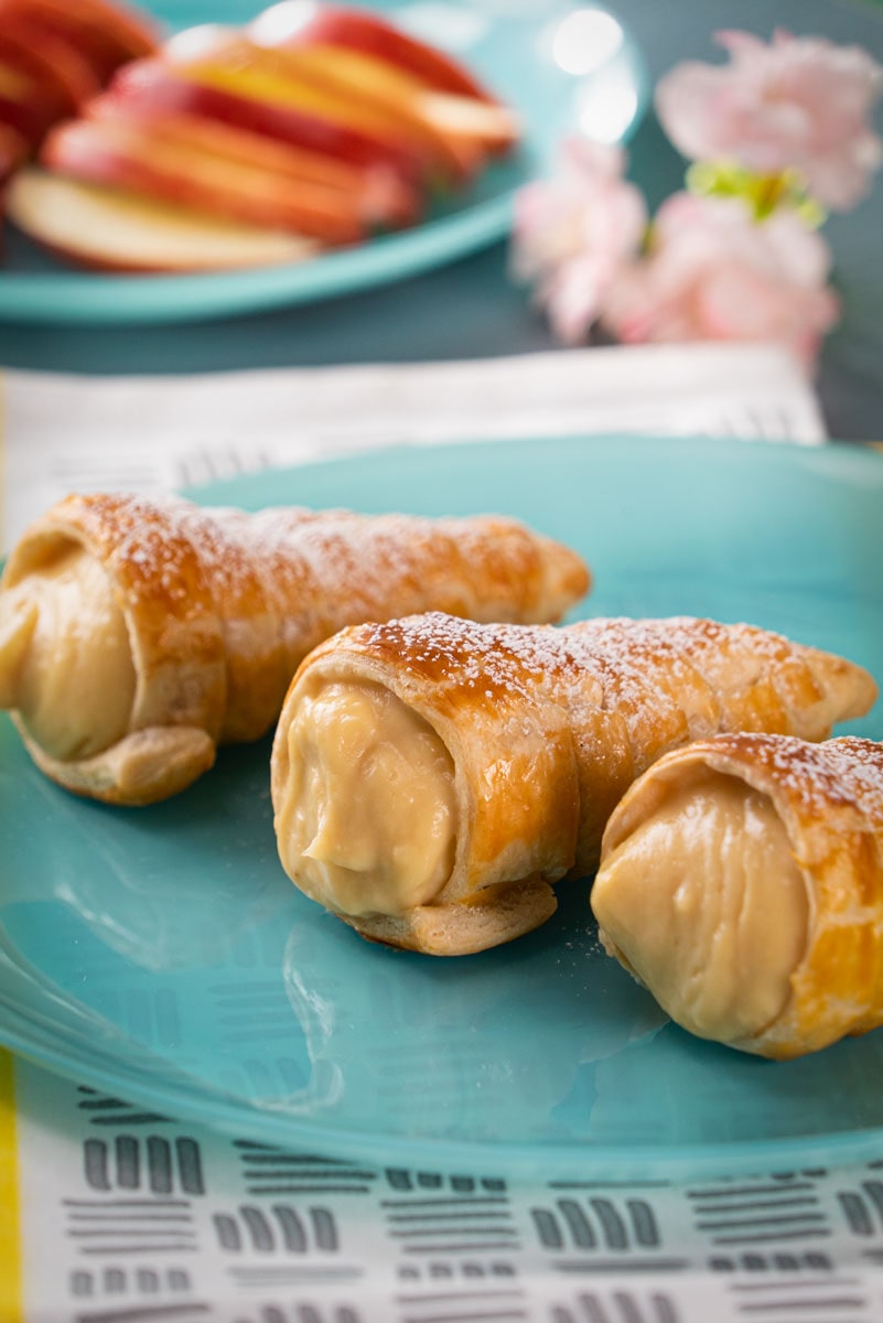 Conos De Hojaldre Rellenos Con Crema Pastelera