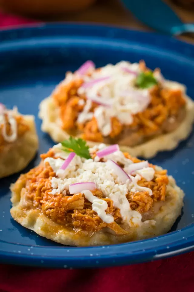 chicken sopes