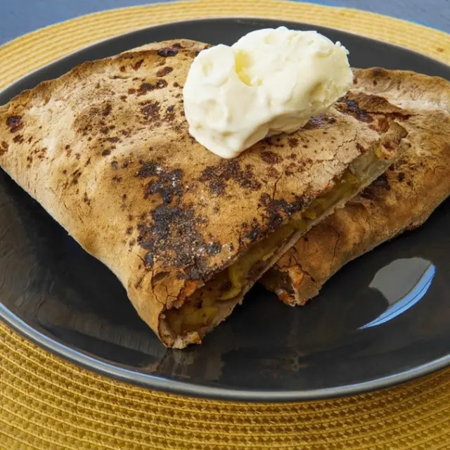 Calzone de Maçã com Canela