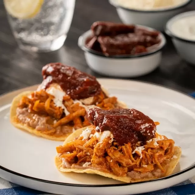 Tostadas de Tinga de Cerdo