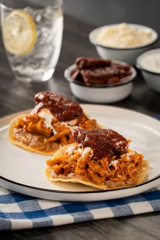 Tostadas de Tinga de Cerdo