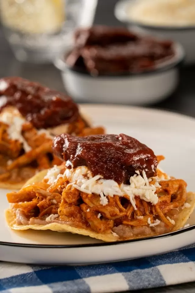 Tostadas de Tinga de Cerdo