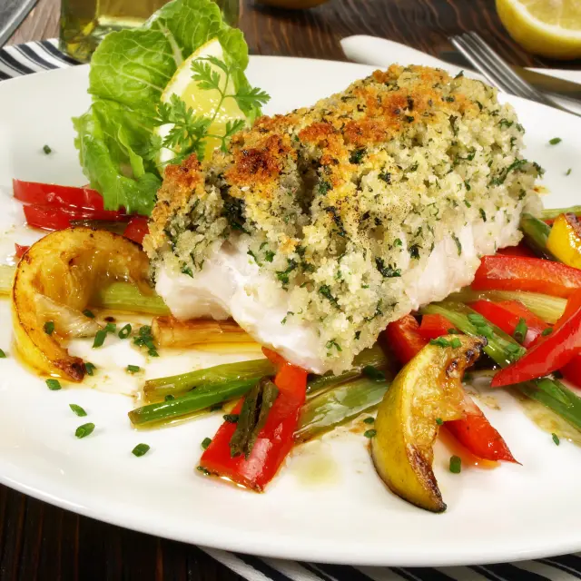 Peixe em Persillade de Pinhões e Queijo Parmesão