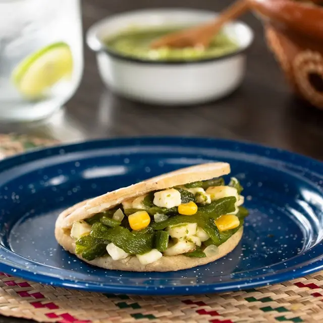 Gorditas de Rajas com Queijo Panela