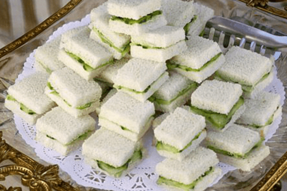 Sandwiches de Pepino y Queso Crema