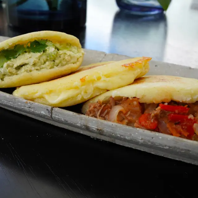 Arepas Venezuelanas Reina Pepiada