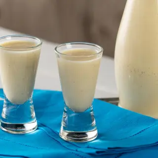 4 Ways to Make Homemade Rompopes