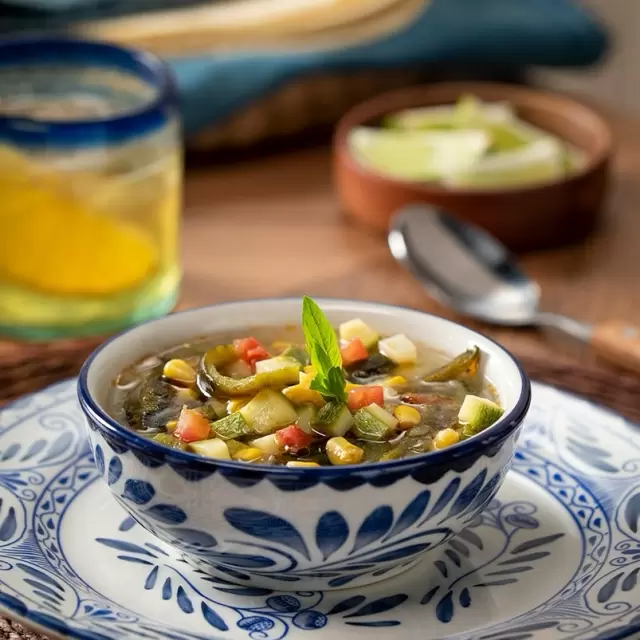 Sopa de Calabacitas con Chile Poblano