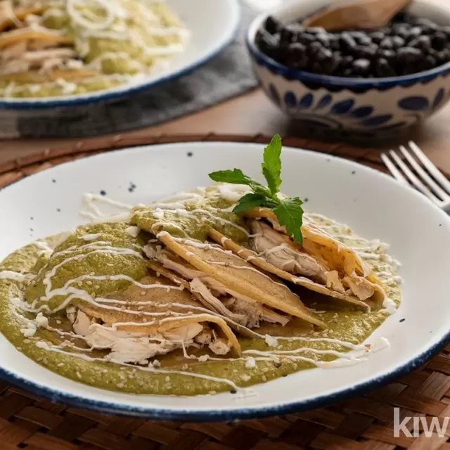 Enchiladas de Pollo con Mole Verde