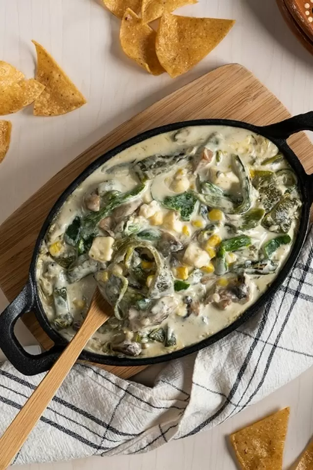 Rajas Cremosas con Champiñones