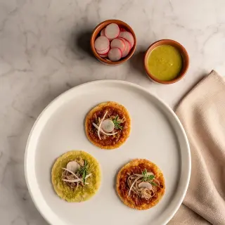 Chalupas Poblanas com Molho Verde e Vermelho