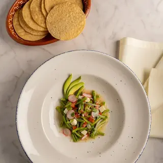 Salada de Nopales e Abacate