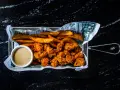 Pipocas de Camarão com Molho de Cerveja Escura