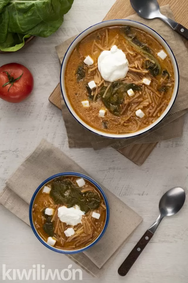 Sopa de Fideos con Acelgas