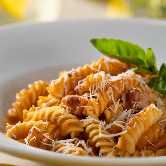 Pasta with Pomodoro Sauce and Bacon