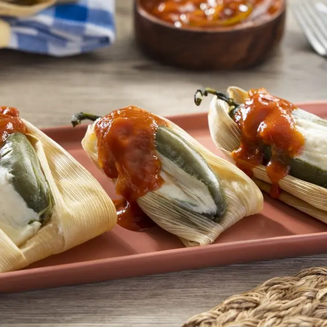 Chiles Jalapeños Recheados de Tamal