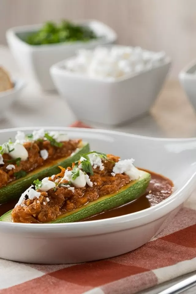 Calabacitas Rellenas de Tinga de Atún