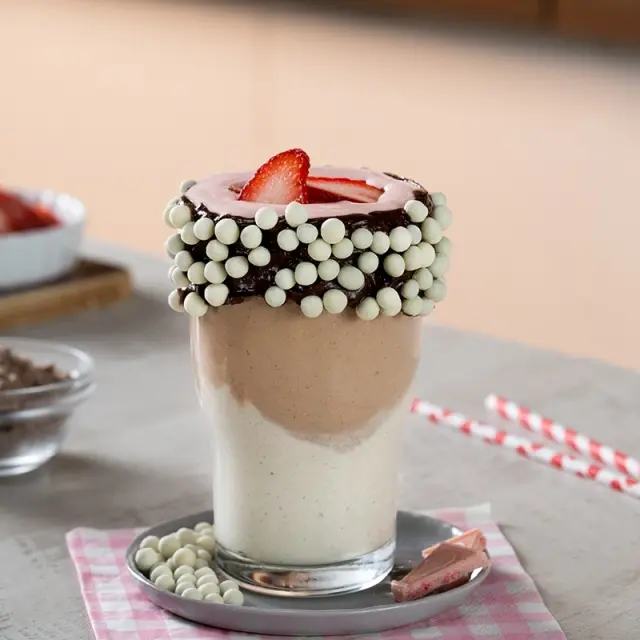 Monster Shake de Morangos com Chocolate