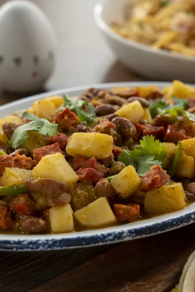 Longaniza con Frijoles en Salsa Verde