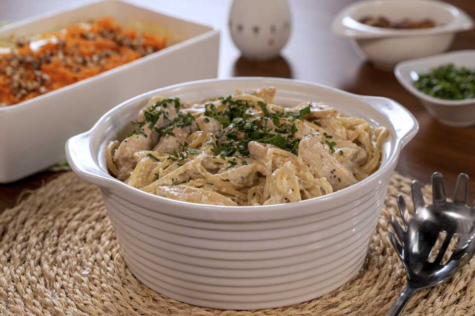 Espagueti Cremoso con Pollo