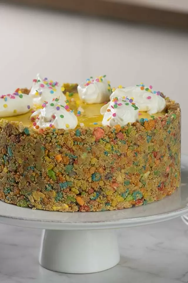 Jello Poke Cake Recipe (+ VIDEO) - How to make a Jello Poke Cake