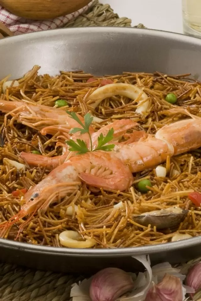 Shrimp and Vegetable Fideuá