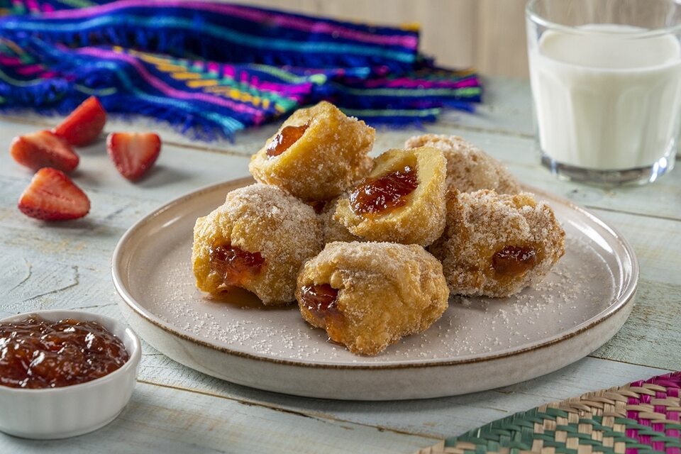 Buñuelos Rellenos con Mermelada